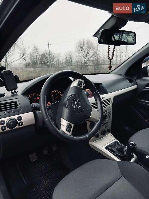 Универсал Opel Astra 2008 в Ромнах