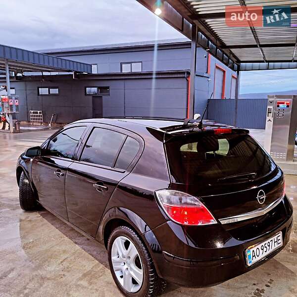 Хетчбек Opel Astra 2009 в Ужгороді