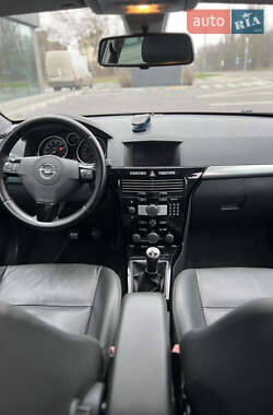 Универсал Opel Astra 2010 в Луцке