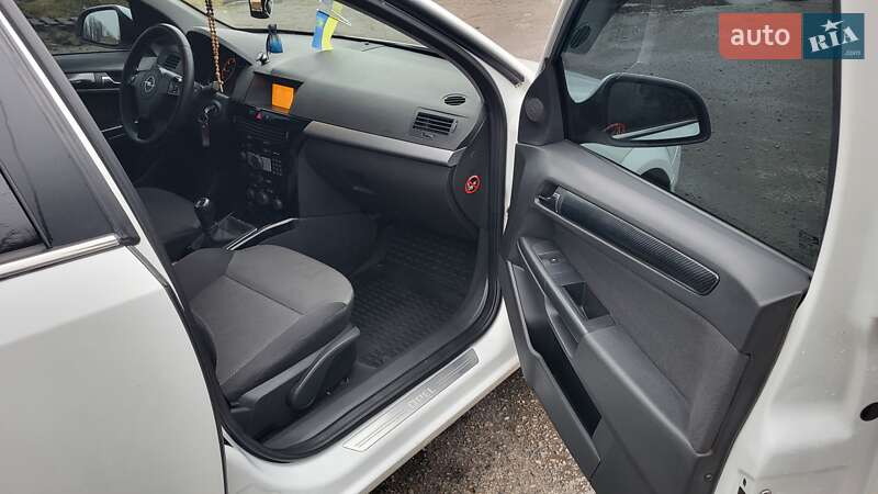 Універсал Opel Astra 2010 в Полтаві фото 43 Універсал Opel Astra 2010 в Полтаві