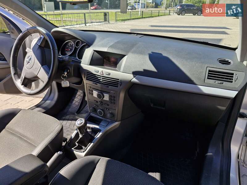 Универсал Opel Astra 2006 в Сумах