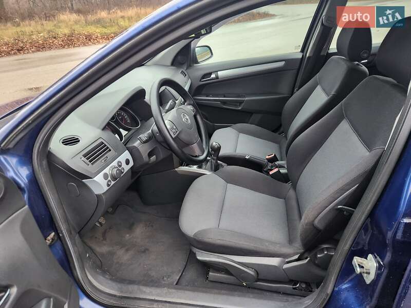 Универсал Opel Astra 2006 в Полтаве