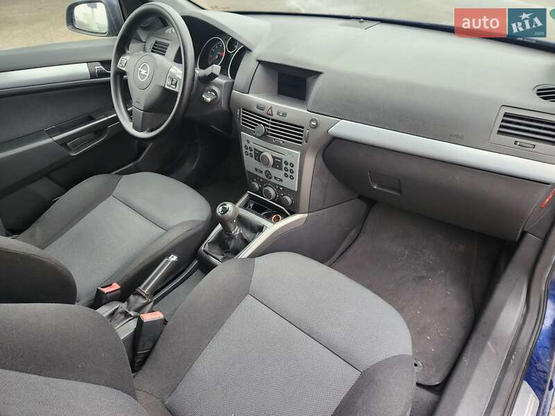 Универсал Opel Astra 2006 в Полтаве