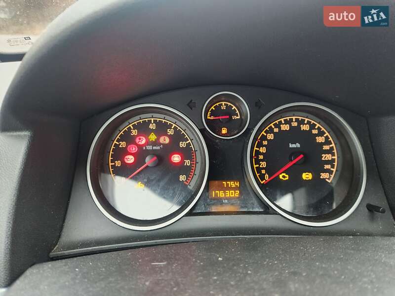 Универсал Opel Astra 2006 в Полтаве