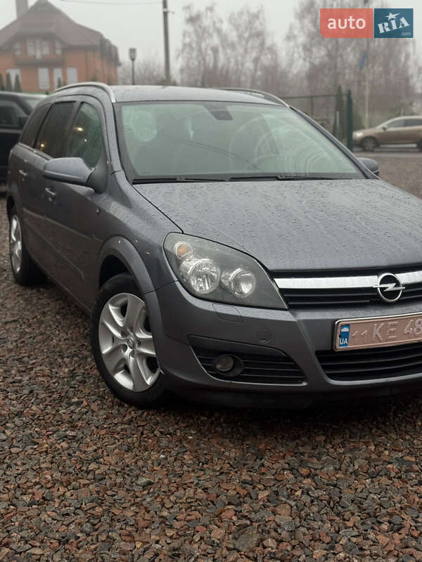 Універсал Opel Astra 2006 в Лубнах