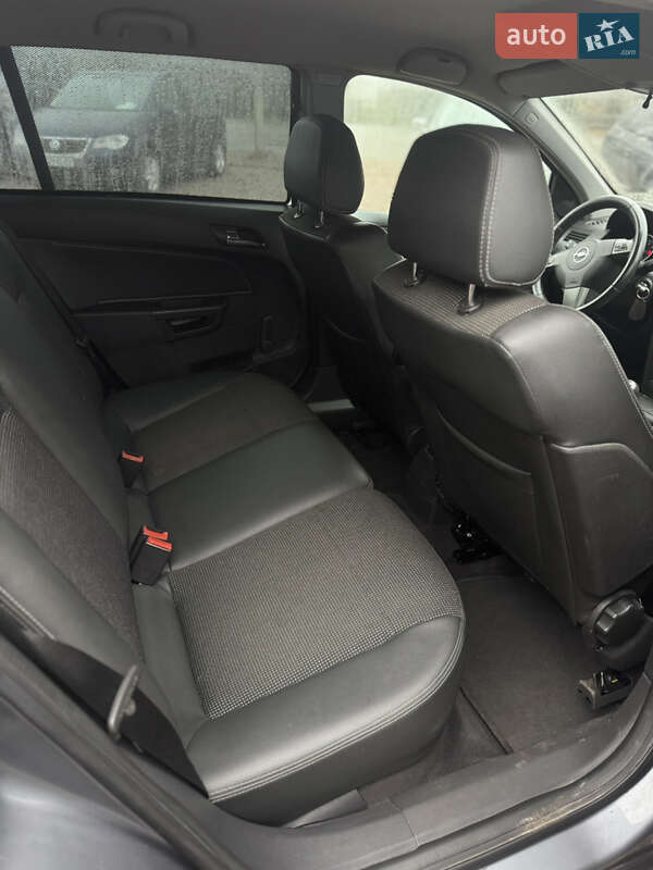 Універсал Opel Astra 2006 в Лубнах