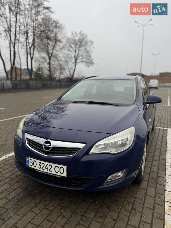 Opel Astra 2011