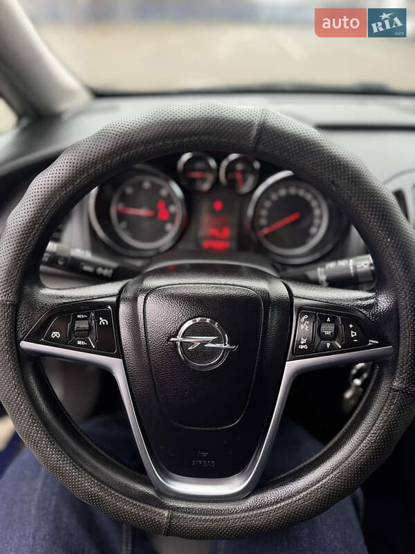 Универсал Opel Astra 2011 в Тернополе