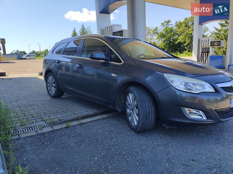 Универсал Opel Astra 2011 в Черновцах