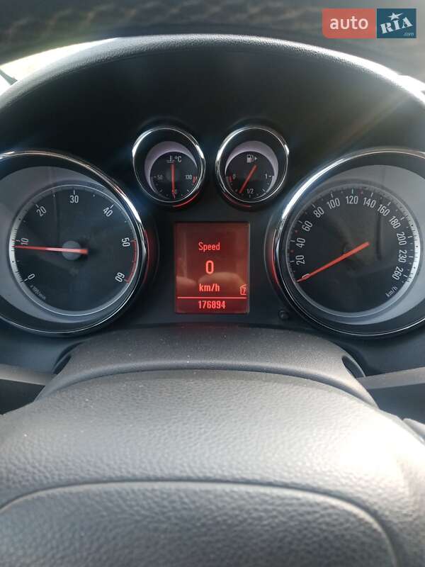 Универсал Opel Astra 2011 в Черновцах