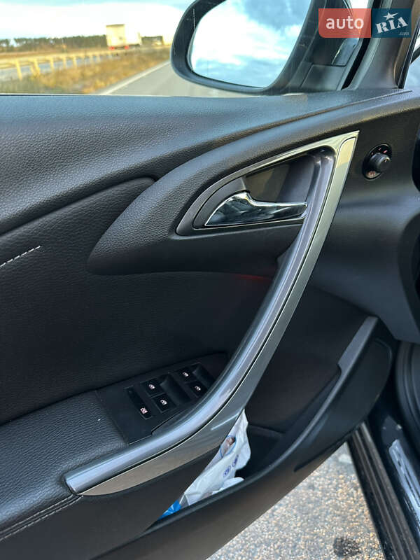 Універсал Opel Astra 2013 в Житомирі