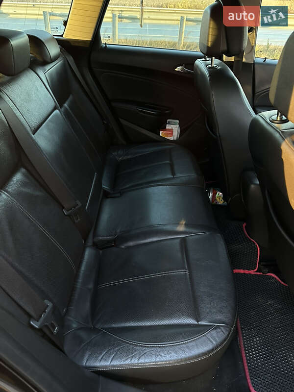 Універсал Opel Astra 2013 в Житомирі