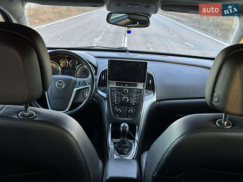 Універсал Opel Astra 2013 в Житомирі