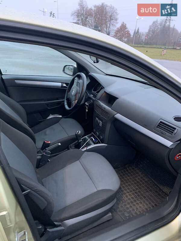 Хэтчбек Opel Astra 2004 в Виннице