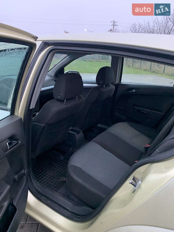 Хэтчбек Opel Astra 2004 в Виннице