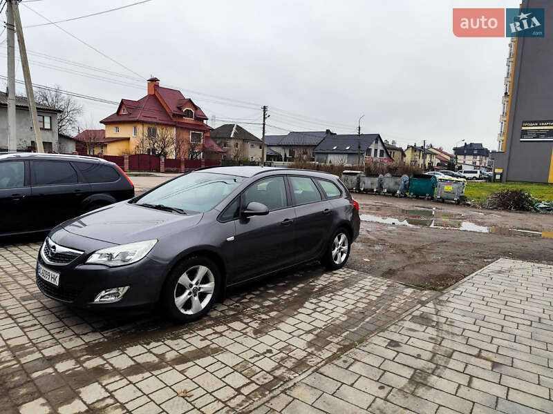 Універсал Opel Astra 2011 в Бродах