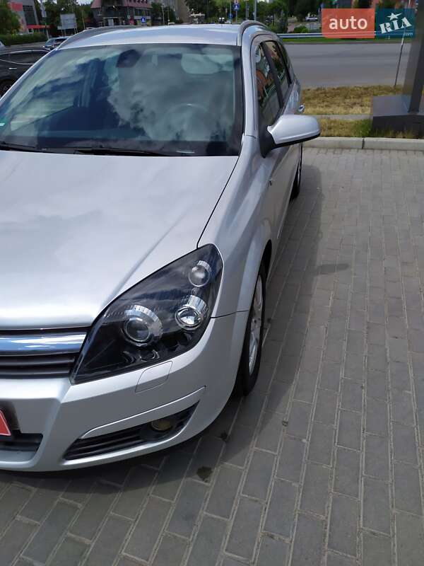Універсал Opel Astra 2005 в Самборі