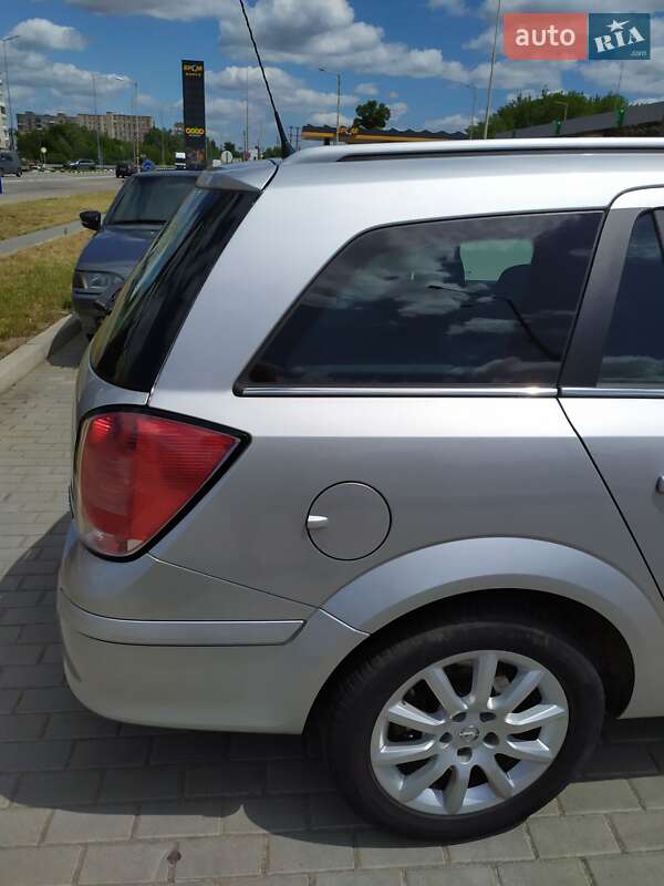 Універсал Opel Astra 2005 в Самборі