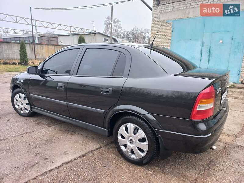 Седан Opel Astra 2008 в Шостке