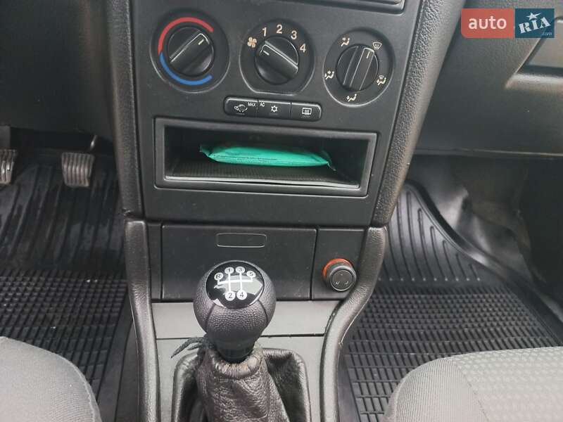 Седан Opel Astra 2008 в Шостке