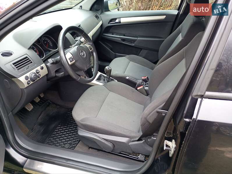 Универсал Opel Astra 2007 в Новой Ушице