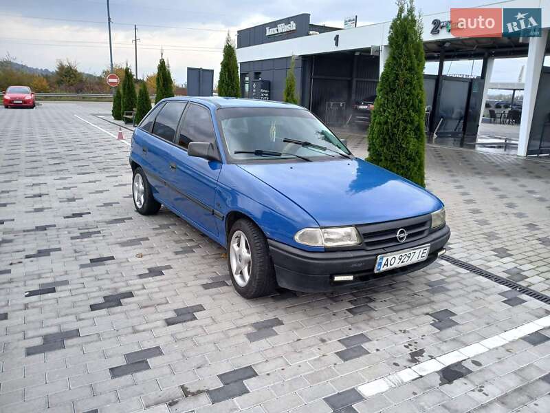 Хэтчбек Opel Astra 1993 в Тячеве фото 5 Хэтчбек Opel Astra 1993 в Тячеве