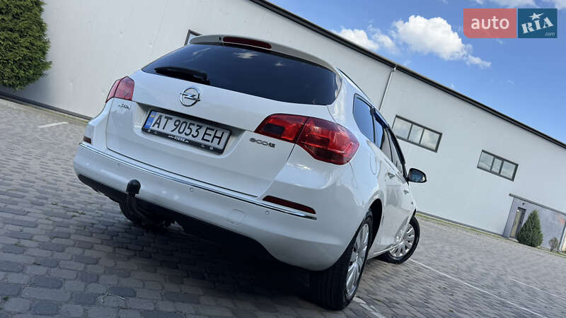 Универсал Opel Astra 2014 в Ивано-Франковске