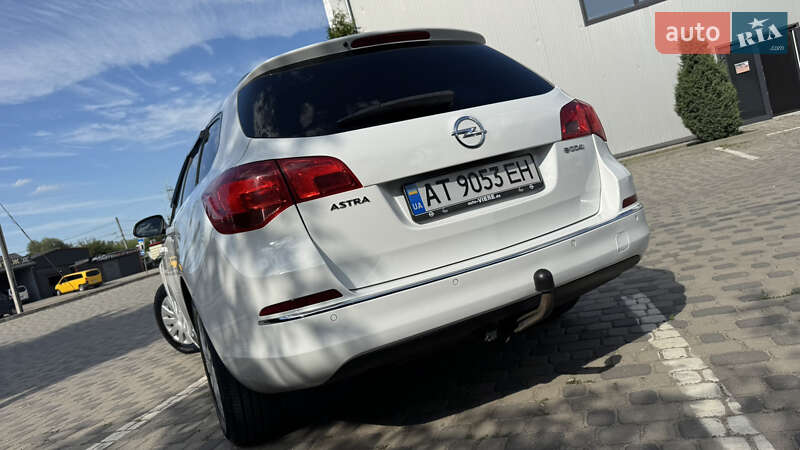 Универсал Opel Astra 2014 в Ивано-Франковске