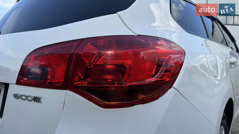 Универсал Opel Astra 2014 в Ивано-Франковске