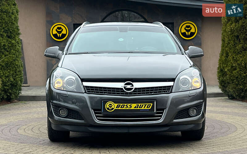 Універсал Opel Astra 2010 в Львові