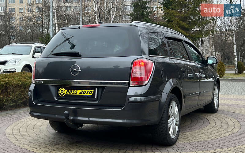 Універсал Opel Astra 2010 в Львові