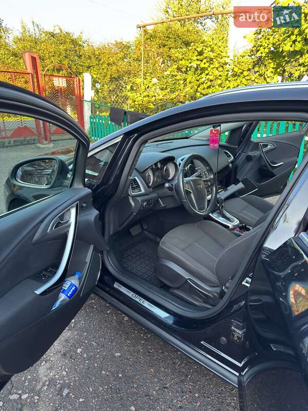 Универсал Opel Astra 2011 в Ровно