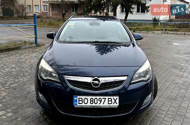 Універсал Opel Astra 2010 в Тернополі