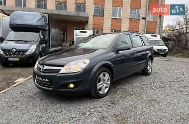 Універсал Opel Astra 2009 в Рівному
