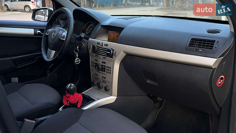 Седан Opel Astra 2008 в Ужгороде