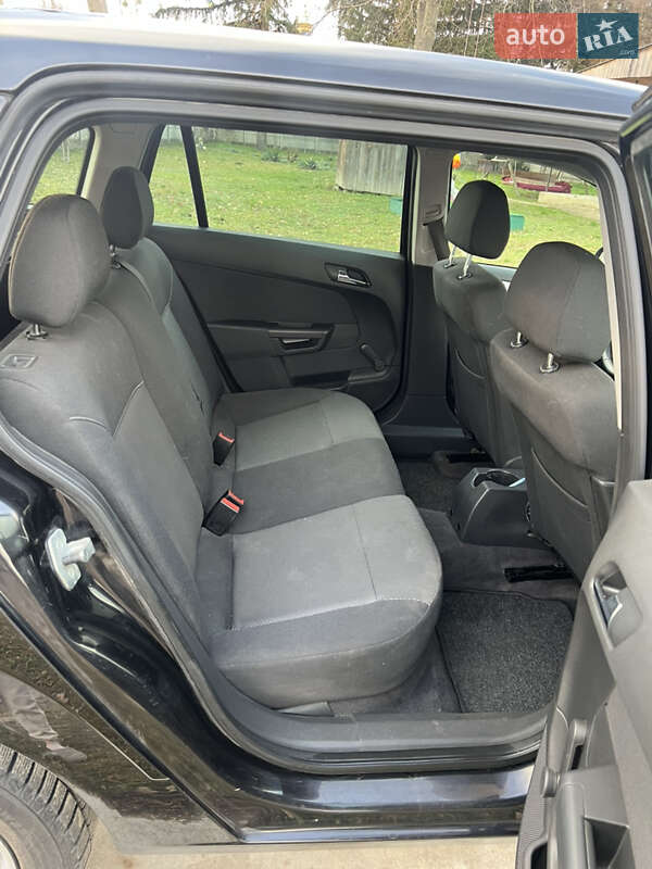 Универсал Opel Astra 2010 в Луцке