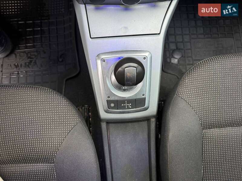 Седан Opel Astra 2012 в Киеве фото 22 Седан Opel Astra 2012 в Киеве