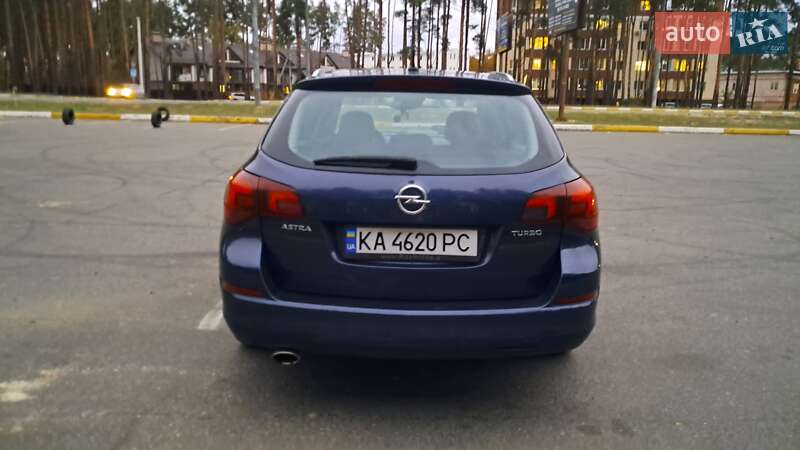 Универсал Opel Astra 2012 в Ирпене