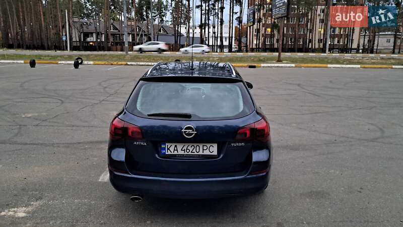 Универсал Opel Astra 2012 в Ирпене