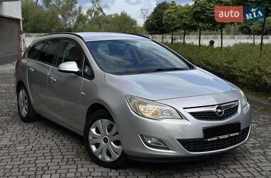 Универсал Opel Astra 2011 в Берегово