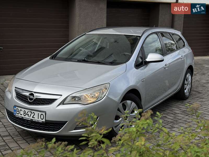 Універсал Opel Astra 2011 в Івано-Франківську