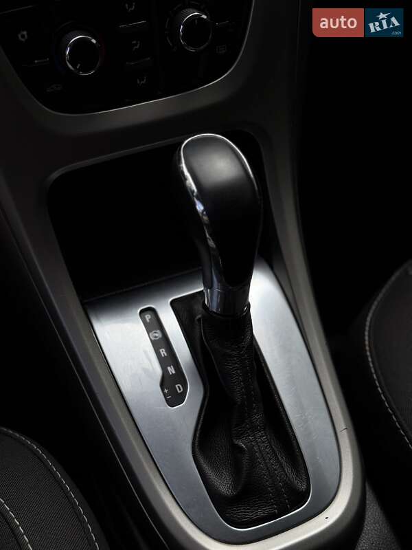 Універсал Opel Astra 2011 в Івано-Франківську