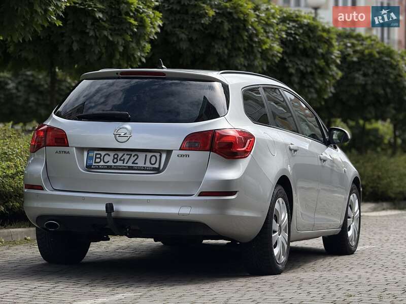 Універсал Opel Astra 2011 в Івано-Франківську