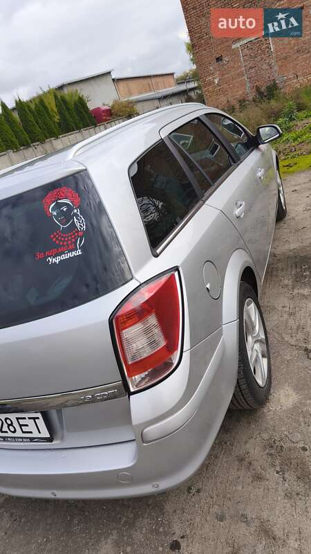 Універсал Opel Astra 2009 в Луцьку