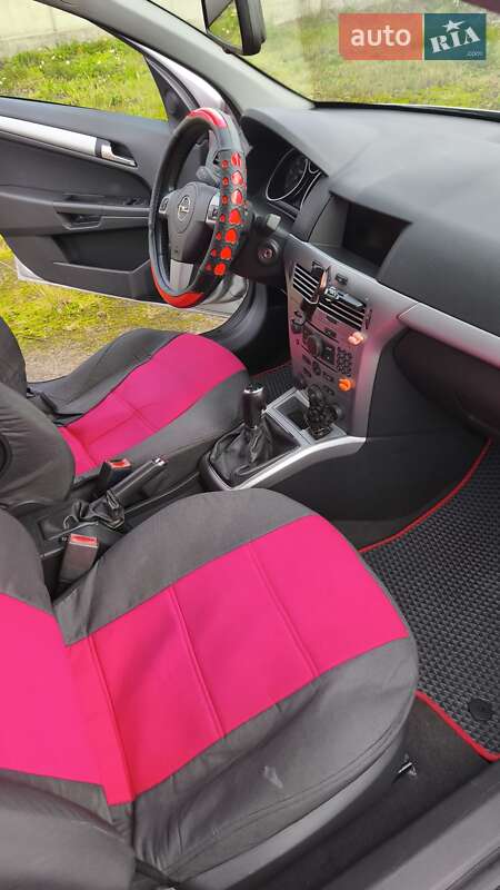 Універсал Opel Astra 2009 в Луцьку