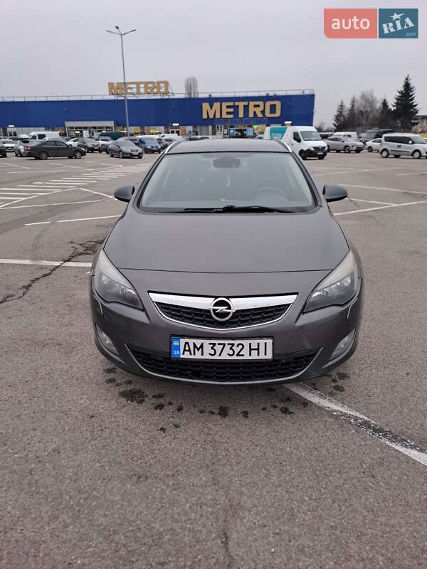 Opel Astra 2011 Opel Astra 2011