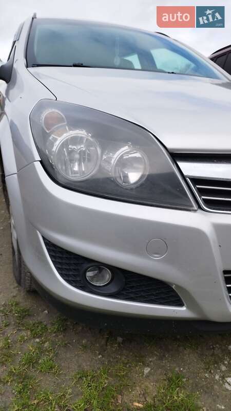 Універсал Opel Astra 2013 в Снятині