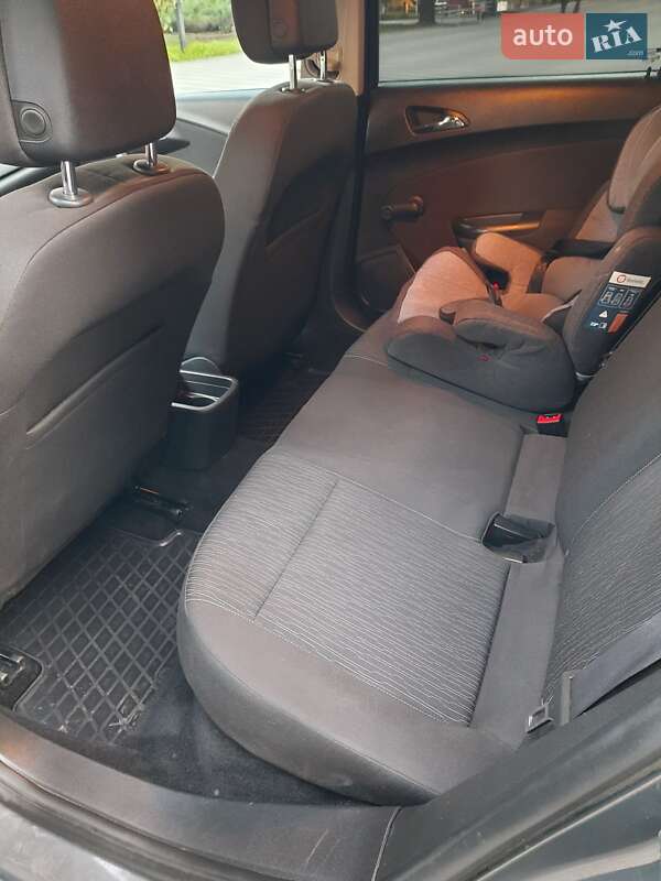 Хетчбек Opel Astra 2014 в Житомирі фото 8 Хетчбек Opel Astra 2014 в Житомирі