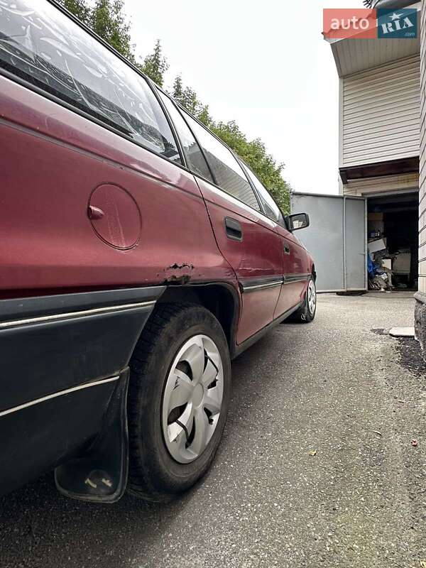 Универсал Opel Astra 1993 в Ракитном