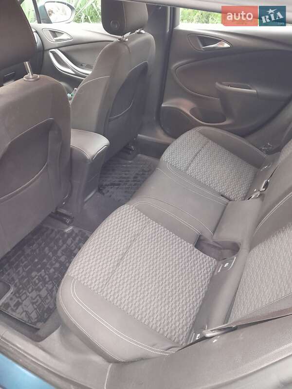 Універсал Opel Astra 2016 в Рівному